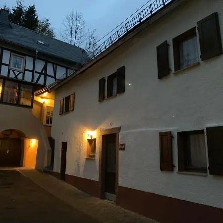 펜션 Eifelstuben Mit Charme - Bauernstube Vulkaneifel - Naehe Und Burgruine