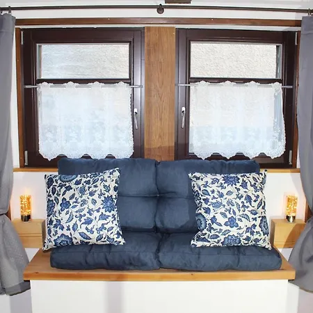 Eifelstuben Mit Charme - Bauernstube Vulkaneifel - Naehe Und Burgruine 우멘