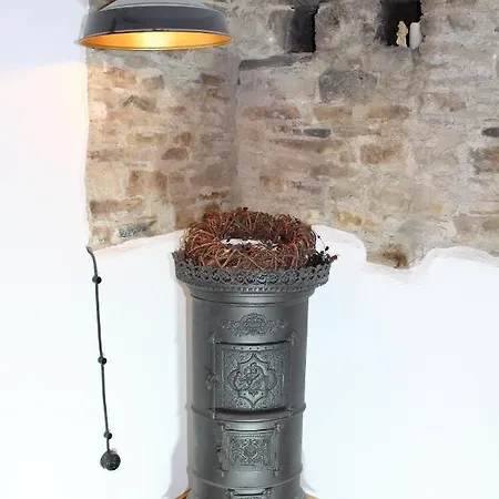 Eifelstuben Mit Charme - Bauernstube Vulkaneifel - Naehe Und Burgruine