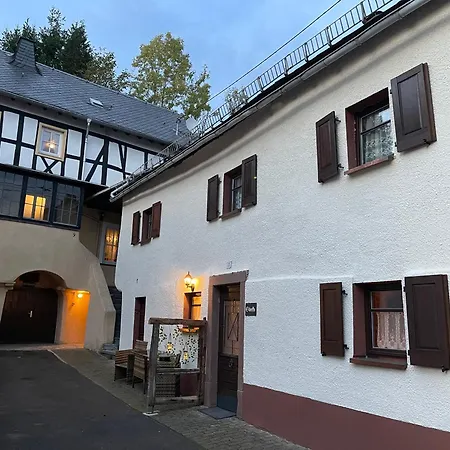 Eifelstuben Mit Charme - Bauernstube Vulkaneifel - Naehe Und Burgruine * Ulmen