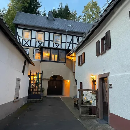 Eifelstuben Mit Charme - Bauernstube Vulkaneifel - Naehe Und Burgruine