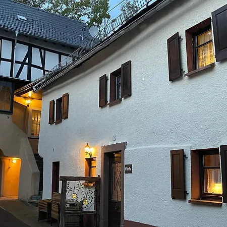 Eifelstuben Mit Charme - Bauernstube Vulkaneifel - Naehe Und Burgruine