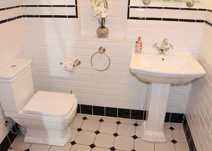 Eifelstuben Mit Charme - Bauernstube Vulkaneifel - Naehe Und Burgruine