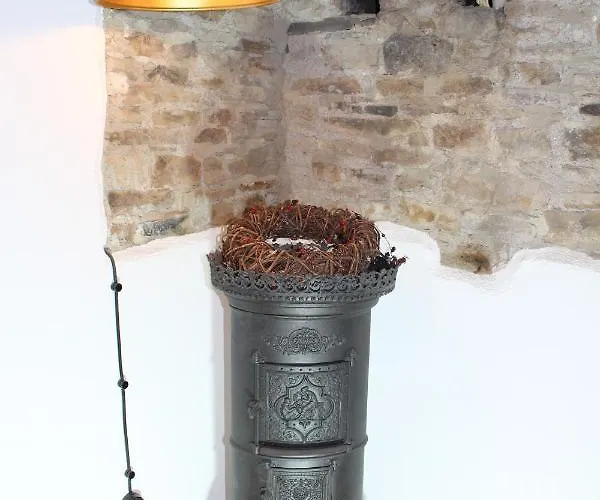 Eifelstuben Mit Charme - Bauernstube Vulkaneifel - Naehe Und Burgruine