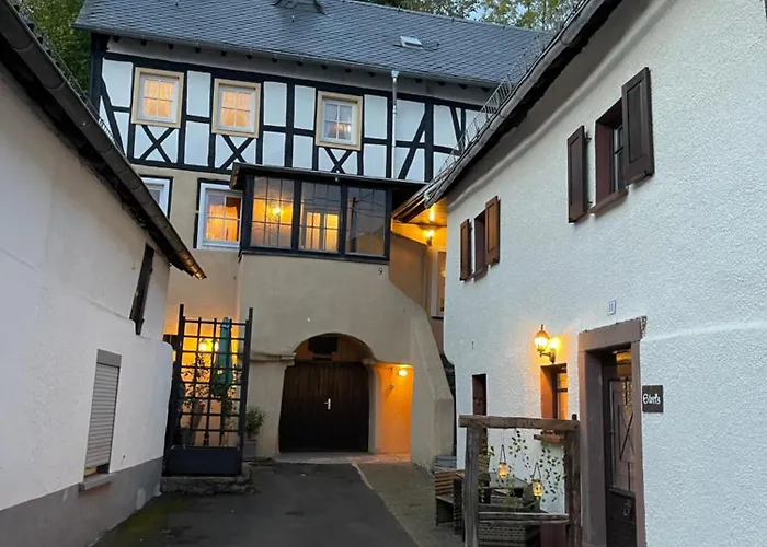 Eifelstuben Mit Charme - Bauernstube Vulkaneifel - Naehe Und Burgruine