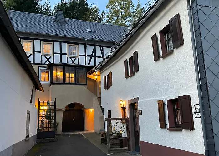 Eifelstuben Mit Charme - Bauernstube Vulkaneifel - Naehe Und Burgruine *